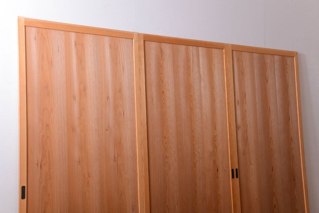 アンティーク　ナチュラルな古い木味のシンプルな板戸3枚セット