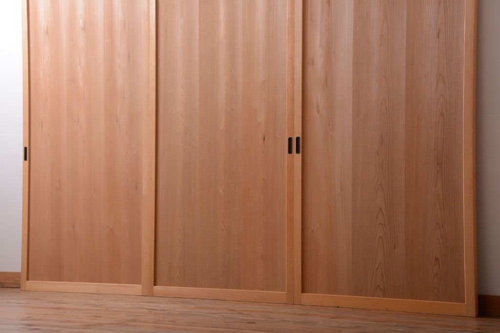 アンティーク　ナチュラルな古い木味のシンプルな板戸3枚セット