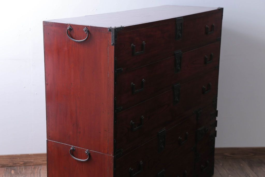 アンティーク家具　古民具・骨董　前面欅材!五丁引きの漆が綺麗な高級重ね衣装箪笥