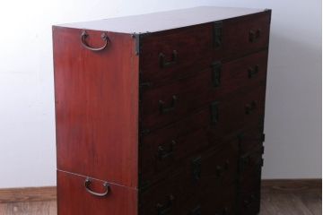 アンティーク家具　古民具・骨董　前面欅材!五丁引きの漆が綺麗な高級重ね衣装箪笥