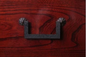 アンティーク家具　古民具・骨董　前面欅材!五丁引きの漆が綺麗な高級重ね衣装箪笥