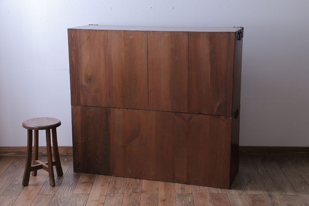 アンティーク家具　古民具・骨董　前面欅材!五丁引きの漆が綺麗な高級重ね衣装箪笥