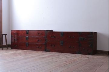 アンティーク家具　古民具・骨董　前面欅材!五丁引きの漆が綺麗な高級重ね衣装箪笥