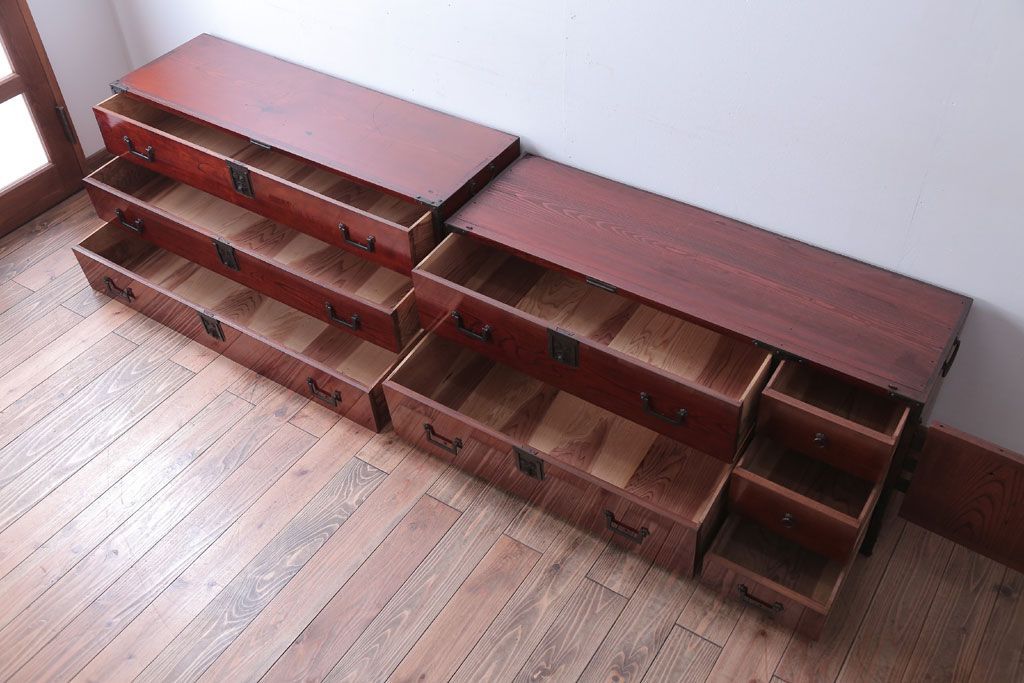 アンティーク家具　古民具・骨董　前面欅材!五丁引きの漆が綺麗な高級重ね衣装箪笥