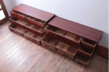 アンティーク家具　古民具・骨董　前面欅材!五丁引きの漆が綺麗な高級重ね衣装箪笥