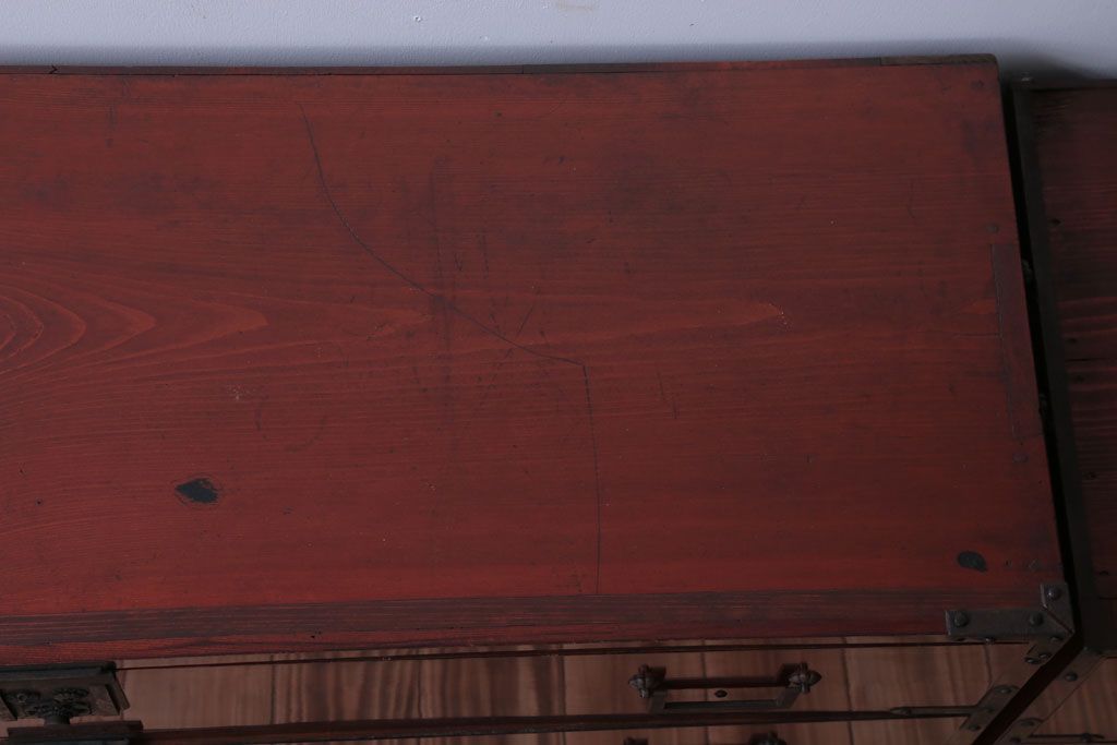 アンティーク家具　古民具・骨董　前面欅材!五丁引きの漆が綺麗な高級重ね衣装箪笥