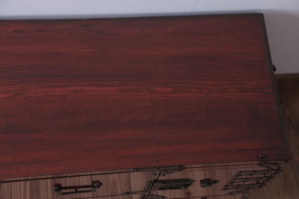 アンティーク家具　古民具・骨董　前面欅材!五丁引きの漆が綺麗な高級重ね衣装箪笥