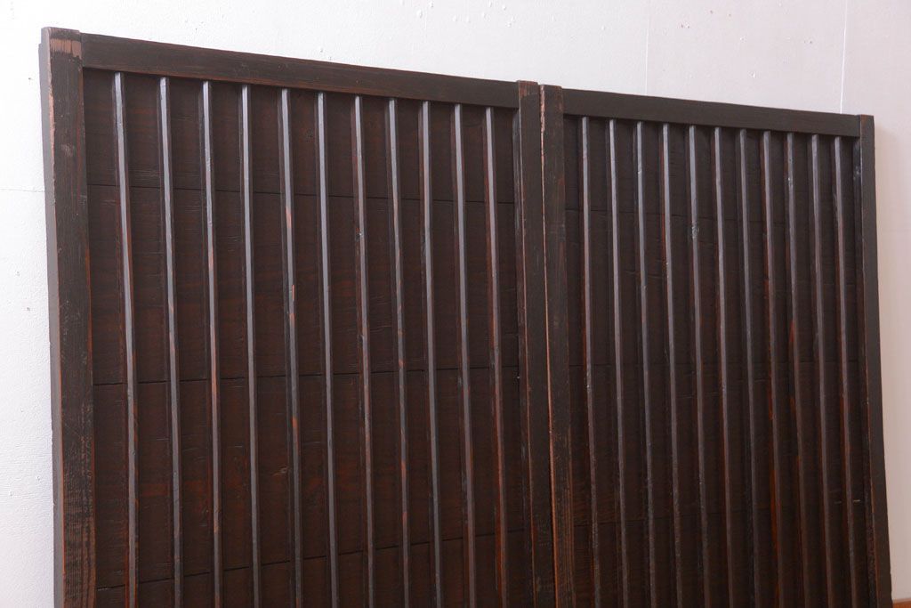 古民具・骨董　縦桟が味わい深いアンティーク格子板戸(窓)(1)