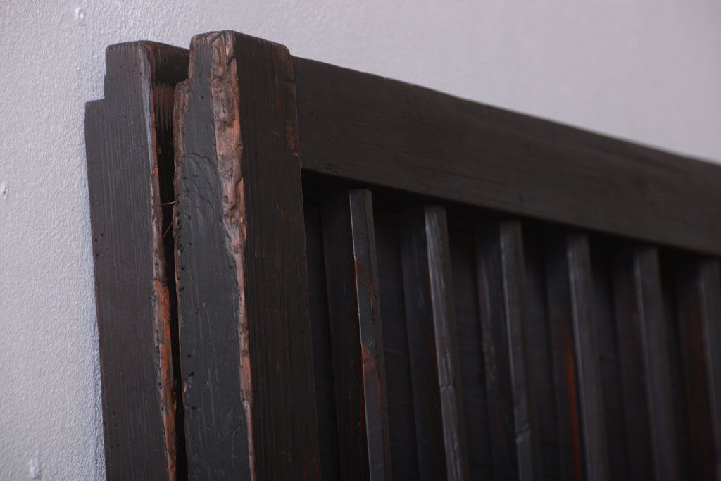 古民具・骨董　縦桟が味わい深いアンティーク格子板戸(窓)(1)