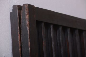 古民具・骨董　縦桟が味わい深いアンティーク格子板戸(窓)(1)