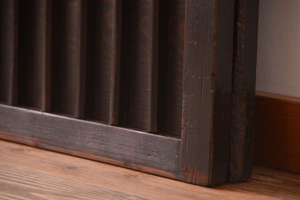 古民具・骨董　縦桟が味わい深いアンティーク格子板戸(窓)(1)