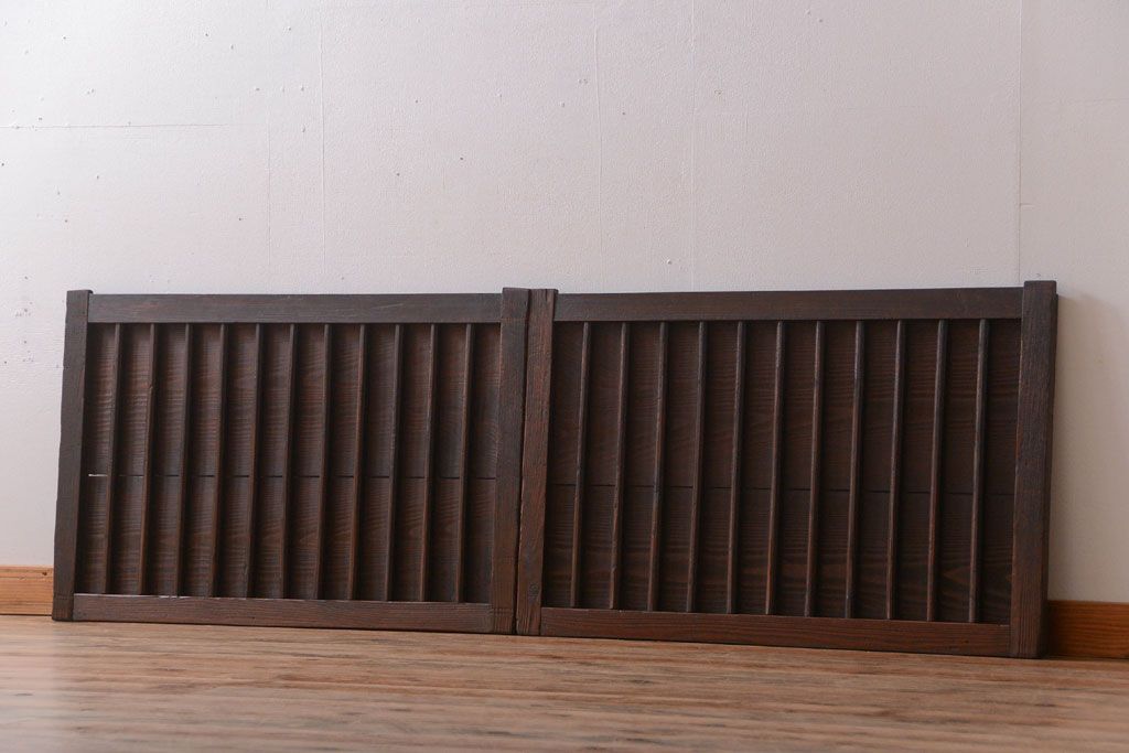 古民具・骨董　縦桟が味わい深いアンティーク格子板戸(窓)(2)