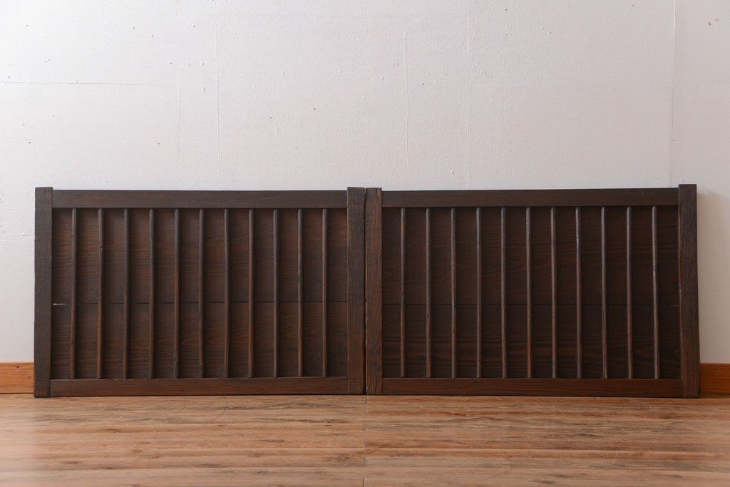 古民具・骨董　縦桟が味わい深いアンティーク格子板戸(窓)(2)