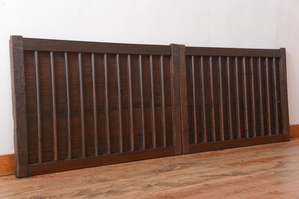 古民具・骨董　縦桟が味わい深いアンティーク格子板戸(窓)(2)