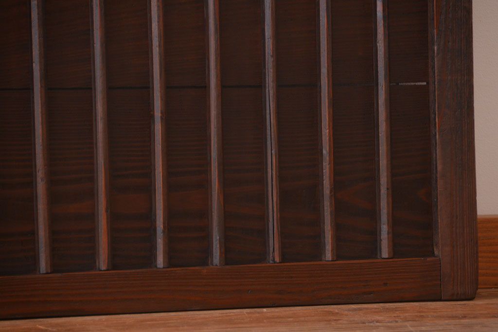 古民具・骨董　縦桟が味わい深いアンティーク格子板戸(窓)(2)