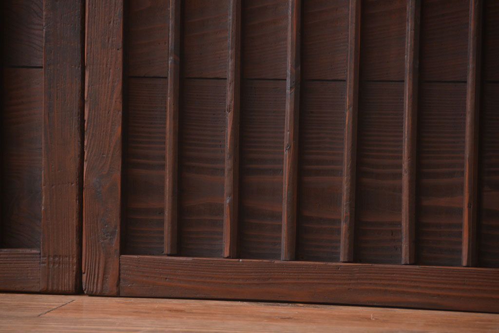 古民具・骨董　縦桟が味わい深いアンティーク格子板戸(窓)(2)