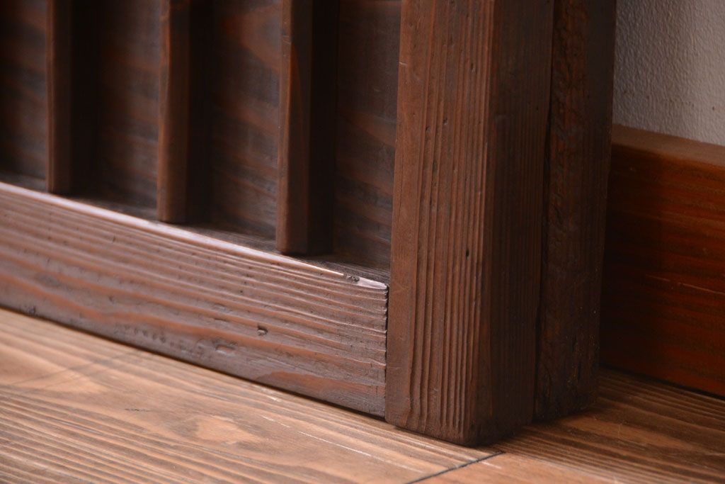 古民具・骨董　縦桟が味わい深いアンティーク格子板戸(窓)(2)