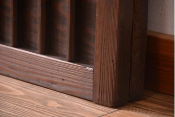 古民具・骨董　縦桟が味わい深いアンティーク格子板戸(窓)(2)