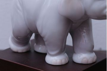 アンティーク雑貨　美品・リヤドロ(LLADRO)象の置物(幸運のゾウ/ラッキーエレファント)・箱付き