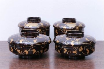 アンティーク雑貨　アンティーク　古い蒔絵の木製蓋付き椀4客