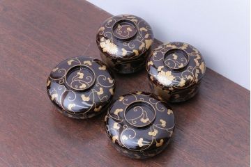 アンティーク雑貨　アンティーク　古い蒔絵の木製蓋付き椀4客