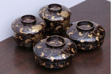 アンティーク雑貨　アンティーク　古い蒔絵の木製蓋付き椀4客