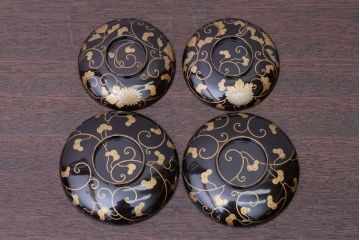 アンティーク雑貨　アンティーク　古い蒔絵の木製蓋付き椀4客