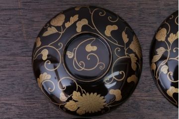 アンティーク雑貨　アンティーク　古い蒔絵の木製蓋付き椀4客