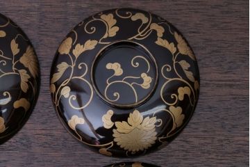 アンティーク雑貨　アンティーク　古い蒔絵の木製蓋付き椀4客