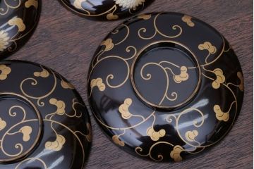 アンティーク雑貨　アンティーク　古い蒔絵の木製蓋付き椀4客