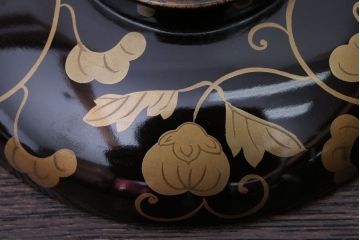 アンティーク雑貨　アンティーク　古い蒔絵の木製蓋付き椀4客