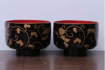 アンティーク雑貨　アンティーク　古い蒔絵の木製蓋付き椀4客