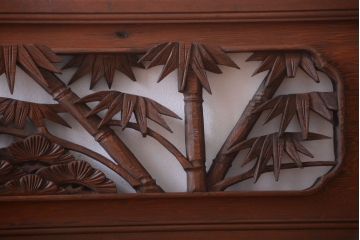 和製アンティーク　立体感のある彫刻が美しい松竹梅の高級欄間2枚セット