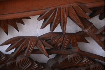 和製アンティーク　立体感のある彫刻が美しい松竹梅の高級欄間2枚セット