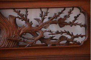 和製アンティーク　立体感のある彫刻が美しい松竹梅の高級欄間2枚セット