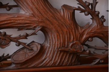 和製アンティーク　立体感のある彫刻が美しい松竹梅の高級欄間2枚セット