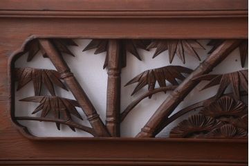 和製アンティーク　立体感のある彫刻が美しい松竹梅の高級欄間2枚セット