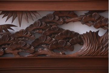 和製アンティーク　立体感のある彫刻が美しい松竹梅の高級欄間2枚セット