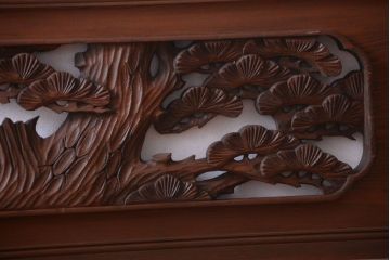 和製アンティーク　立体感のある彫刻が美しい松竹梅の高級欄間2枚セット