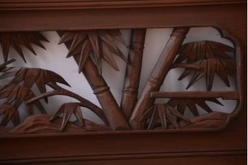 和製アンティーク　立体感のある彫刻が美しい松竹梅の高級欄間2枚セット