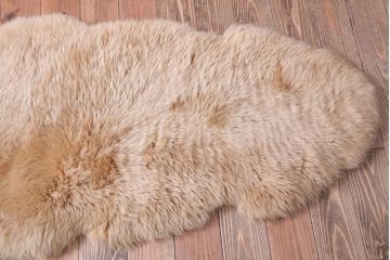 アンティーク雑貨　 ニチロ毛皮株式会社　日本製　高級感あふれるムートンのラグマット