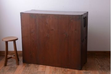 アンティーク家具　古民具・骨董　前面栗材!大きな金具の古い衣装箪笥