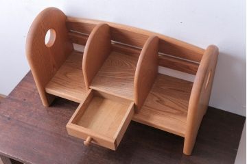 アンティーク雑貨　中古　小さな引き出し付き!ナラ材の本立て(1)
