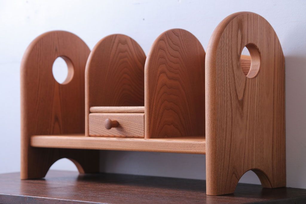 アンティーク雑貨　中古　小さな引き出し付き!ナラ材の本立て(1)