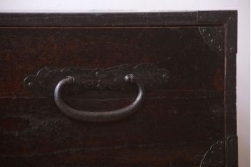 アンティーク家具　 アンティーク　古い木の質感が味わい深い、鉄脚付き時代箪笥ローボード(1)