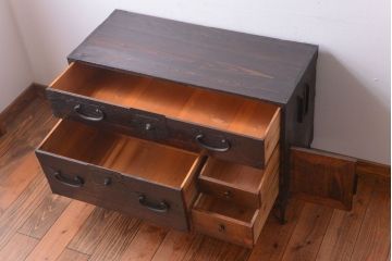 アンティーク家具　アンティーク　古い木の質感が味わい深い鉄脚付き時代箪笥ローボード(2)