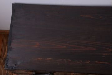 アンティーク家具　アンティーク　古い木の質感が味わい深い鉄脚付き時代箪笥ローボード(2)