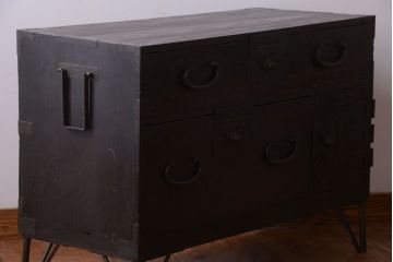 アンティーク家具　アンティーク　古い木の質感が味わい深い鉄脚付き時代箪笥ローボード(2)