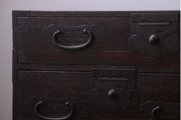 アンティーク家具　アンティーク　古い木の質感が味わい深い鉄脚付き時代箪笥ローボード(2)