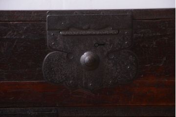 アンティーク家具　アンティーク　古い木の質感が味わい深い鉄脚付き時代箪笥ローボード(2)